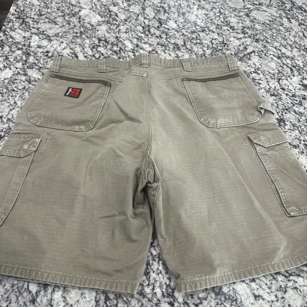 Wrangler Riggs Workwear Relaxed Fit Cargo Carpenter Shorts Men 42 Khaki